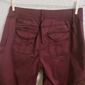 Sonoma Women's Burgundy Elastic waist and Pockets Size 6.